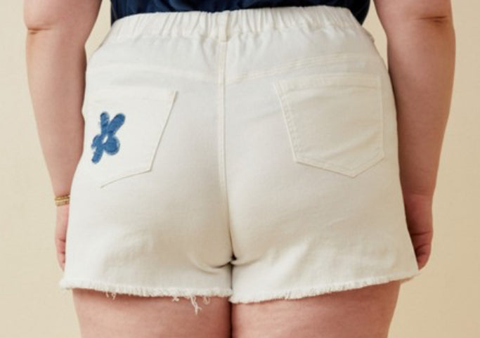 CURVY DAISY DAYS SHORTS