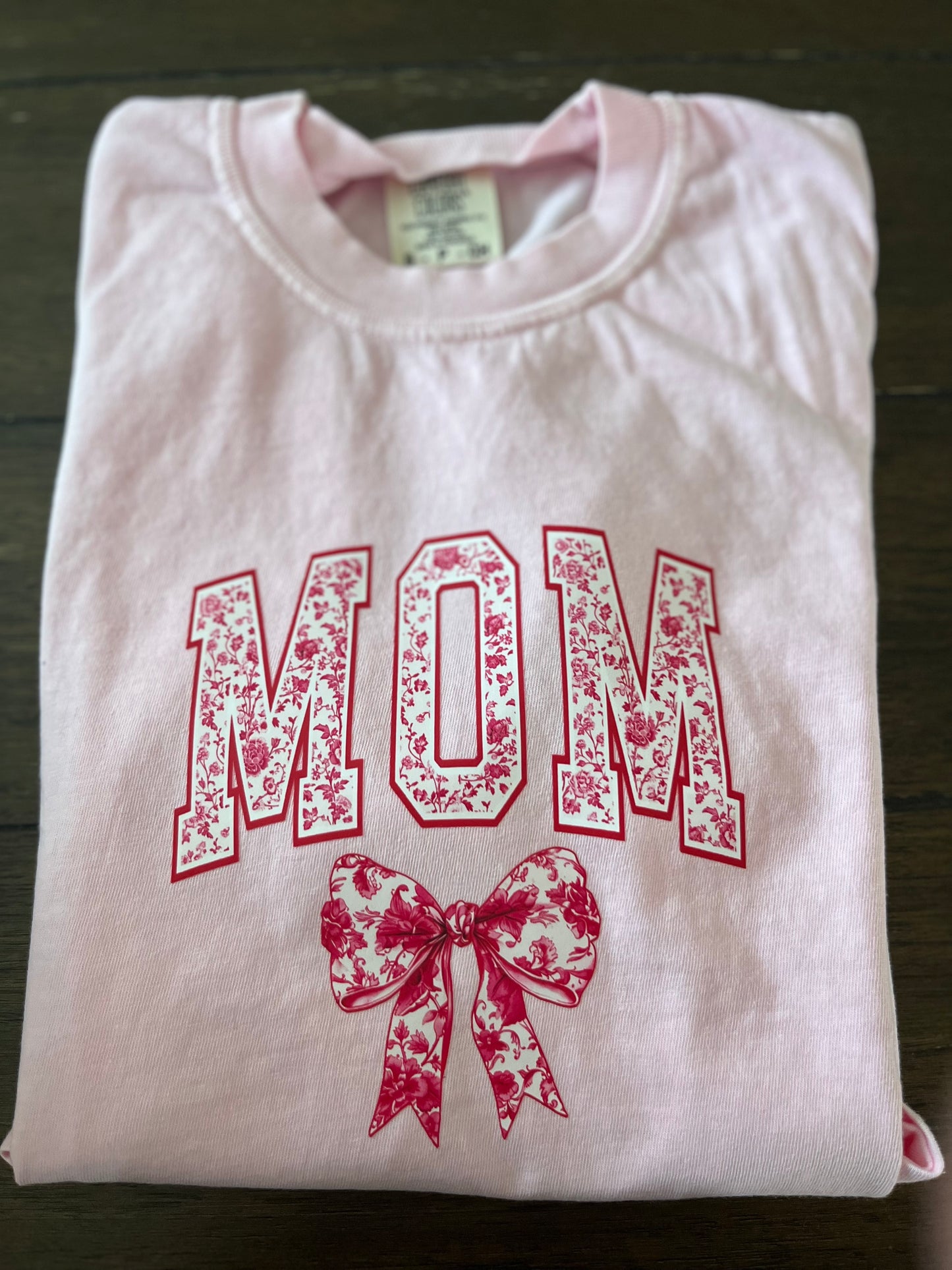 MOM 🎀 Tee