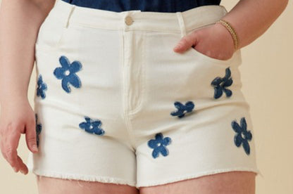 CURVY DAISY DAYS SHORTS