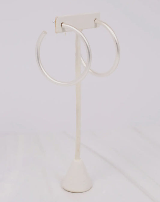 (spa-) Arden Satin Hoop Earring
Matte Silver
